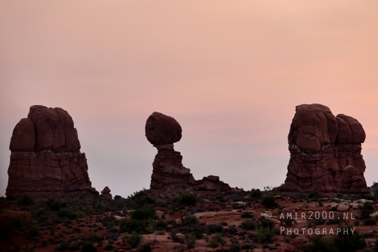 Arches_National_Park_Moab_Utah_USA_and_rock_formations_red_cliffs_landscape_nature_Photography_032_Canon_EOS_R5_Mark_II.JPG