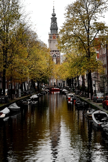 Binnenstad_Zuiderkerk_along_canal_Amsterdam_fall_Urban_Street_Cityscape_Netherlands_Photography_001_Canon_EOS_R5_Mark_II.JPG