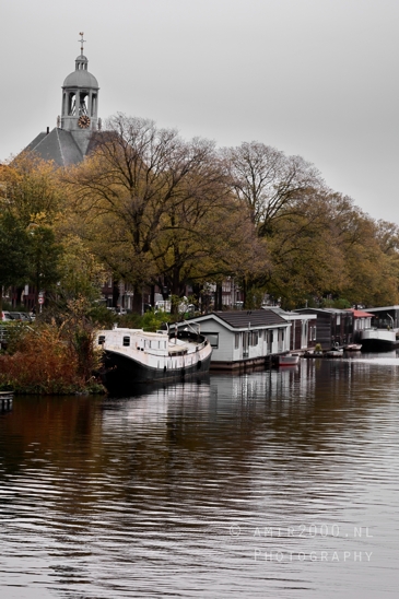 Church_canal_historic_view_Amsterdam_fall_Urban_Street_Cityscape_Netherlands_Photography_001_Canon_EOS_R5_Mark_II.JPG