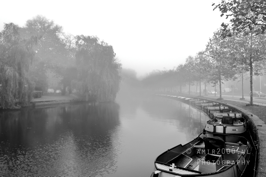 Foggy_Mauritskade_autumn_boats_reflection_canal_Amsterdam_fall_Urban_Street_Cityscape_Netherlands_Photography_001_Canon_EOS_R5_Mark_II.JPG