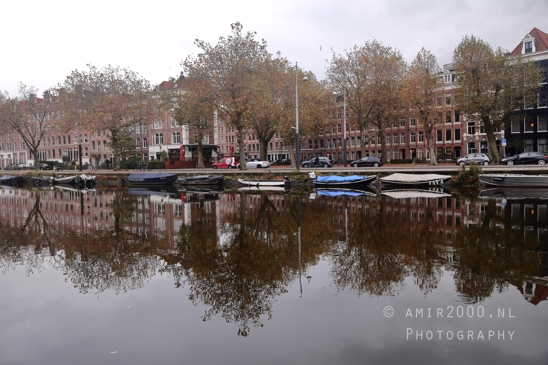 Mauritskade_Lanterns_lighting_up_canal_Amsterdam_fall_Urban_Street_Cityscape_Netherlands_Photography_001_Canon_EOS_R5_Mark_II.JPG