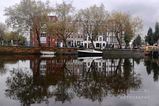 Mauritskade_Sunset_shimmering_on_canal_Amsterdam_fall_Urban_Street_Cityscape_Netherlands_Photography_001_Canon_EOS_R5_Mark_II.JPG