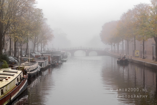 Misty_autumn_boats_reflection_canal_Amsterdam_fall_Urban_Street_Cityscape_Netherlands_Photography_001_Canon_EOS_R5_Mark_II.JPG