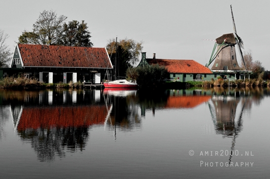 Nauerna_Misty_Canal_de_Paauw_Windmill_with_Trees_Fall_Urban_Street_Cityscape_Photography_001_Canon_EOS_R5_Mark_II.JPG