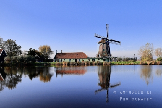 Nauerna_de_Paauw_Historic_Windmill_Autumn_Trees_Fall_Urban_Street_Cityscape_Photography_001_Canon_EOS_R5_Mark_II.JPG