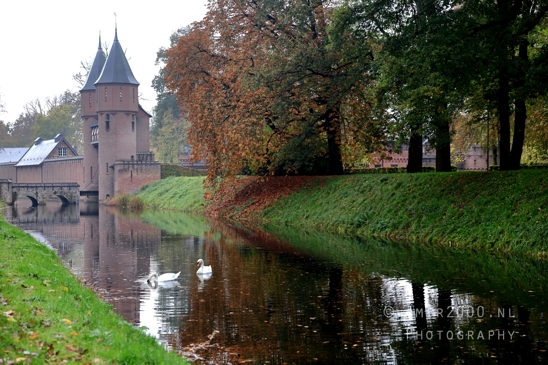 Castle_De_Haar_Tower_With_Moat_Landscape_Photography_001_Canon_EOS_R5_Mark_II.JPG