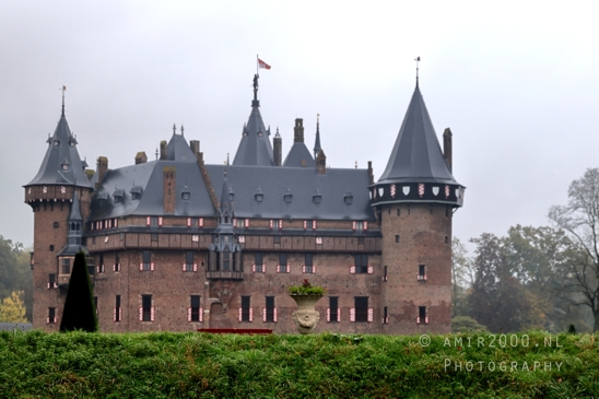 Castle_De_Haar_With_Moat_Scenic_View_Landscape_Photography_001_Canon_EOS_R5_Mark_II.JPG