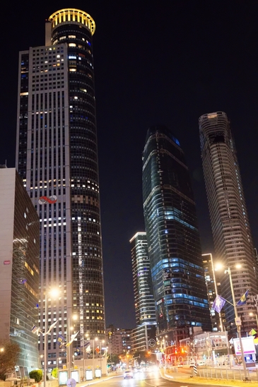Night_Ramat_Gan_Israel_Photographyy_long_exposure_skyscrapers_Ramat-Gan_Photography_007_Canon_EOS_R5_Mark_II.JPG