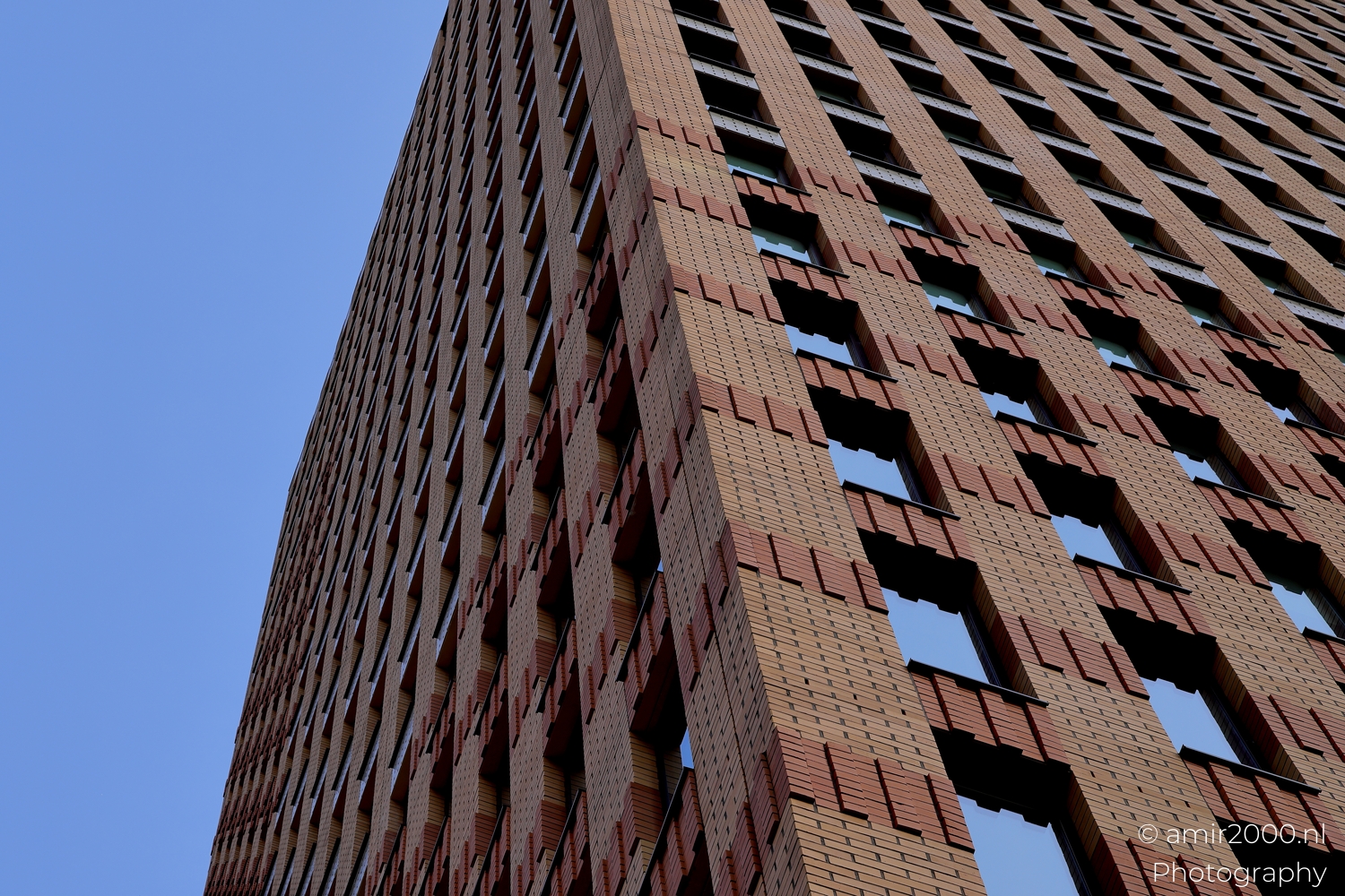 Crowne Plaza corner detail with repeating windows