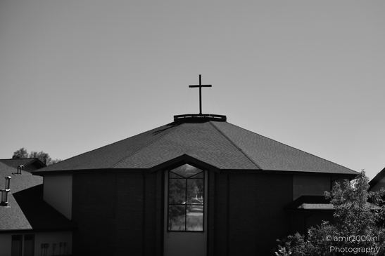 Brick_Church_With_Cross_On_Top_And_Arched_Windows_Denver_Colorado_USA_American_cities_Towns_Photography_Canon_EOS_R5_Mark_II_2025_001.JPG