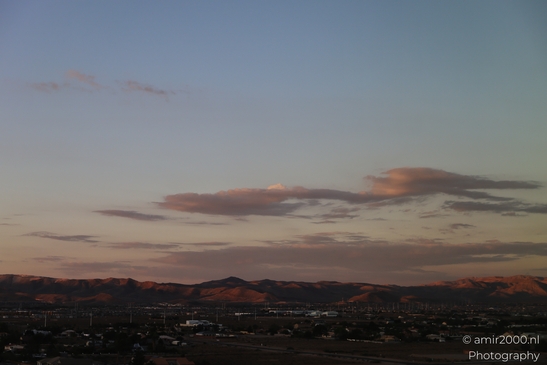 Desert_Sunset_over_the_city_mountains_Las_Vegas_Nevada_USA_American_Cities_Towns_Photography_Canon_EOS_R5_Mark_II_2025_001.JPG