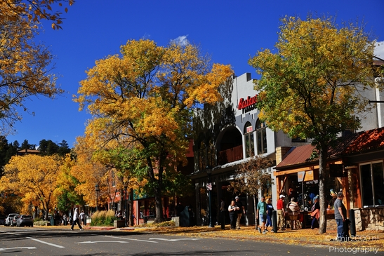The_Charming_Of_Autumn_Season_Estes_Park_Colorado_USA_American_cities_Towns_Photography_Canon_EOS_R5_Mark_II_2025_022.JPG
