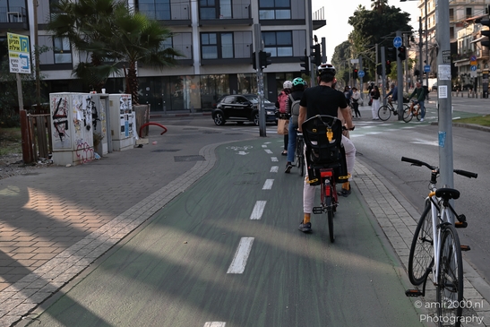 Bicyclists_On_A_City_Street_With_Marked_Bike_Lane_Tel_Aviv_jaffa_Israel_People_Creative_Collection_Photography_Canon_EOS_R5_Mark_II_2025_001.JPG