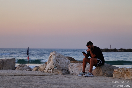 Evening_Stroll_With_Urban_Backdrop_On_The_Beach_Tel_Aviv_jaffa_Israel_People_Creative_Collection_Photography_Canon_EOS_R5_Mark_II_2025_002.JPG