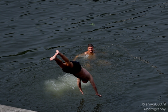 Jumping_to_the_canal_series_Amsterdam_Netherlands_People_Creative_Collection_Photography_Canon_EOS_R5_Mark_II_2025_002.JPG