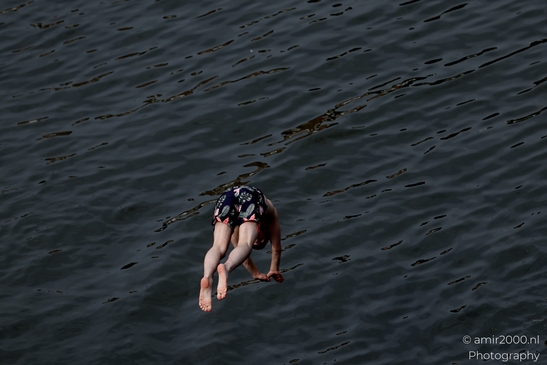 Jumping_to_the_canal_series_Amsterdam_Netherlands_People_Creative_Collection_Photography_Canon_EOS_R5_Mark_II_2025_004.JPG