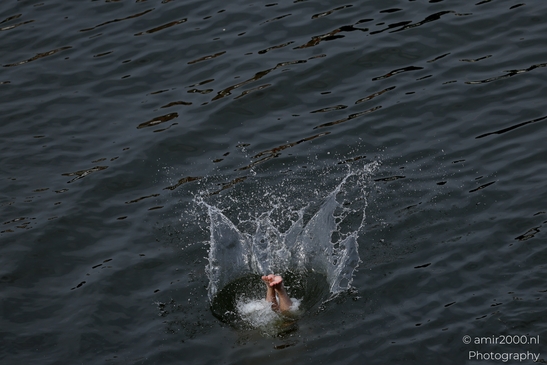 Jumping_to_the_canal_series_Amsterdam_Netherlands_People_Creative_Collection_Photography_Canon_EOS_R5_Mark_II_2025_006.JPG