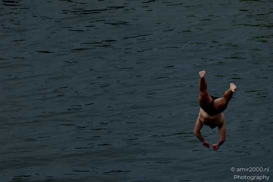 Jumping_to_the_canal_series_Amsterdam_Netherlands_People_Creative_Collection_Photography_Canon_EOS_R5_Mark_II_2025_011.JPG