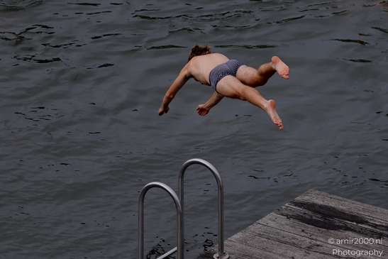 Jumping_to_the_canal_series_Amsterdam_Netherlands_People_Creative_Collection_Photography_Canon_EOS_R5_Mark_II_2025_015.JPG