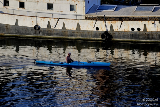 Kayaking_on_the_Canal_Amsterdam_Netherlands_People_Creative_Collection_Photography_Canon_EOS_R5_Mark_II_2025_001.JPG