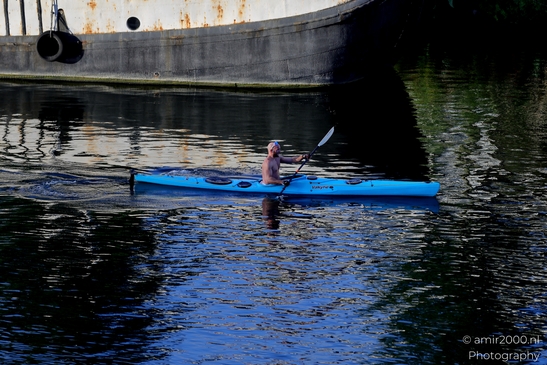 Kayaking_on_the_Canal_Amsterdam_Netherlands_People_Creative_Collection_Photography_Canon_EOS_R5_Mark_II_2025_002.JPG
