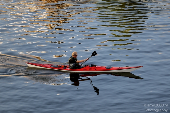 Kayaking_on_the_Canal_Amsterdam_Netherlands_People_Creative_Collection_Photography_Canon_EOS_R5_Mark_II_2025_003.JPG