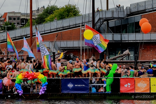 LOVE_theme_Pride_Amsterdam_Canal_Parade_Amsterdam_Netherlands_People_Creative_Collection_Photography_Canon_EOS_R5_Mark_II_2025_017.JPG