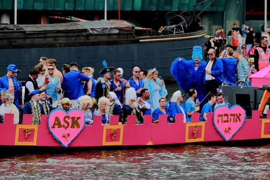 LOVE_theme_Pride_Amsterdam_Canal_Parade_Amsterdam_Netherlands_People_Creative_Collection_Photography_Canon_EOS_R5_Mark_II_2025_023.JPG