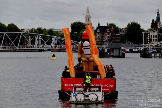 LOVE_theme_Pride_Amsterdam_Canal_Parade_Amsterdam_Netherlands_People_Creative_Collection_Photography_Canon_EOS_R5_Mark_II_2025_038.JPG