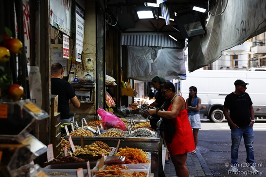 Levinski_Market_Stalls_And_People_Shopping_Tel_Aviv_jaffa_Israel_People_Creative_Collection_Photography_Canon_EOS_R5_Mark_II_2025_001.JPG