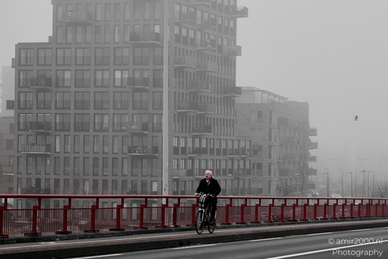 Man_On_Bicycle_Over_Schellingwouderbrug_In_Foggy_Amsterdam_Netherlands_People_Creative_Collection_Photography_Canon_EOS_R5_Mark_II_2025_001.JPG