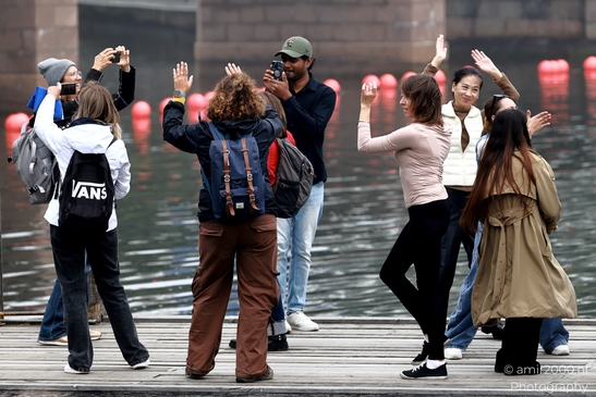 People_On_Pier_Dancing_and_Singing_on_Suomenlinna_Island_Helsinki_Finland_People_Creative_Collection_Photography_Canon_EOS_R5_Mark_II_2025_003.JPG