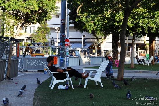 Person_Chills_In_Dizengoff_Square_Tel_Aviv_jaffa_Israel_People_Creative_Collection_Photography_Canon_EOS_R5_Mark_II_2025_001.JPG