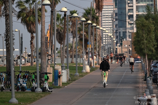 Promenade_With_Cyclists_On_The_Mediterranean_Tel_Aviv_jaffa_Israel_People_Creative_Collection_Photography_Canon_EOS_R5_Mark_II_2025_002.JPG
