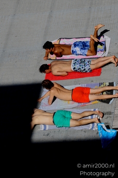 Sunbathers_Relaxing_On_Towels_Amsterdam_Netherlands_People_Creative_Collection_Photography_Canon_EOS_R5_Mark_II_2025_001.JPG