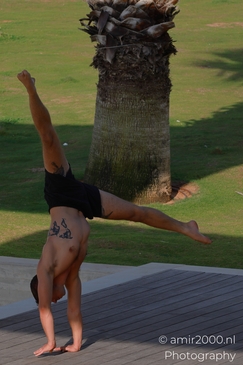 Yoga_Practitioner_With_Tattoos_Performing_Handstand_Tel_Aviv_jaffa_Israel_People_Creative_Collection_Photography_Canon_EOS_R5_Mark_II_2025_001.JPG