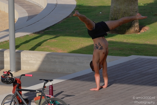 Yoga_Practitioner_With_Tattoos_Performing_Handstand_Tel_Aviv_jaffa_Israel_People_Creative_Collection_Photography_Canon_EOS_R5_Mark_II_2025_002.JPG