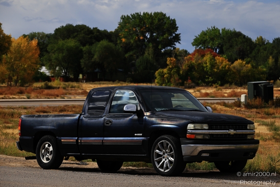 Black_SUV_Parked_On_Side_Of_Road_Colorado_Transportation_Collection_USA_Highway_and_Road_Scenes_Photography_Canon_EOS_R5_Mark_II_2025_002.JPG