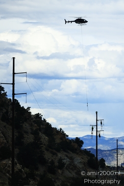 Men_working_on_power_lines_with_helicopter_assistance_Colorado_USA_USA_Highway_and_Road_Scenes_Photography_Canon_EOS_R5_Mark_II_2025_004.JPG