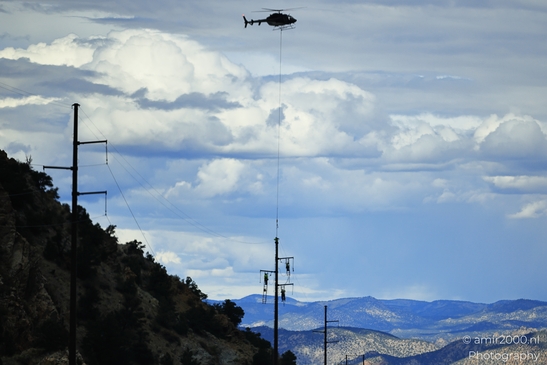 Men_working_on_power_lines_with_helicopter_assistance_Colorado_USA_USA_Highway_and_Road_Scenes_Photography_Canon_EOS_R5_Mark_II_2025_006.JPG