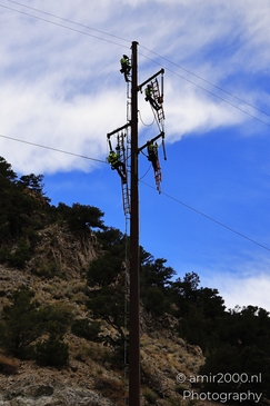 Men_working_on_power_lines_with_helicopter_assistance_Colorado_USA_USA_Highway_and_Road_Scenes_Photography_Canon_EOS_R5_Mark_II_2025_010.JPG