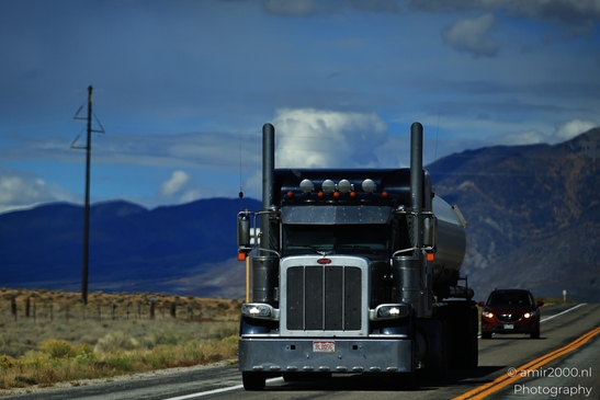 Semi_truck_driving_on_highway_in_Colorado_Transportation_Collection_USA_Highway_and_Road_Scenes_Photography_Canon_EOS_R5_Mark_II_2025_002.JPG