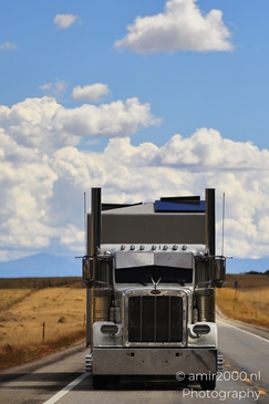 Semi_truck_driving_on_highway_in_Colorado_Transportation_Collection_USA_Highway_and_Road_Scenes_Photography_Canon_EOS_R5_Mark_II_2025_004.JPG