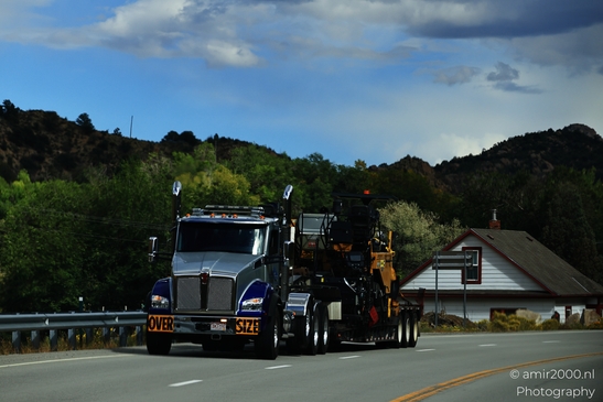 Semi_truck_driving_on_highway_in_Colorado_Transportation_Collection_USA_Highway_and_Road_Scenes_Photography_Canon_EOS_R5_Mark_II_2025_005.JPG