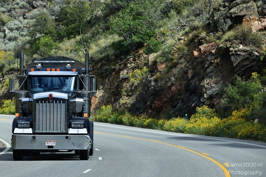 Semi_truck_driving_on_highway_in_Colorado_Transportation_Collection_USA_Highway_and_Road_Scenes_Photography_Canon_EOS_R5_Mark_II_2025_008.JPG