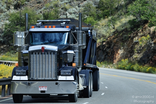 Semi_truck_driving_on_highway_in_Colorado_Transportation_Collection_USA_Highway_and_Road_Scenes_Photography_Canon_EOS_R5_Mark_II_2025_009.JPG