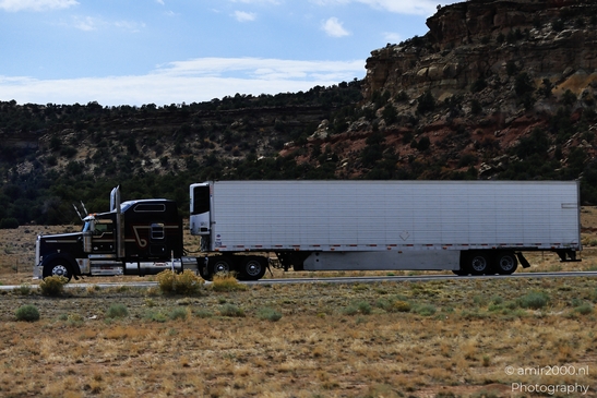 Truck_Driving_On_Interstate_70_in_Utah_Transportation_Collection_USA_Highway_and_Road_Scenes_Photography_Canon_EOS_R5_Mark_II_2025_002.JPG
