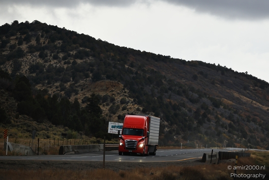 Truck_Driving_On_Interstate_70_in_Utah_Transportation_Collection_USA_Highway_and_Road_Scenes_Photography_Canon_EOS_R5_Mark_II_2025_004.JPG
