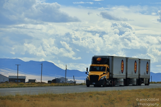 Truck_Driving_On_Interstate_70_in_Utah_Transportation_Collection_USA_Highway_and_Road_Scenes_Photography_Canon_EOS_R5_Mark_II_2025_007.JPG