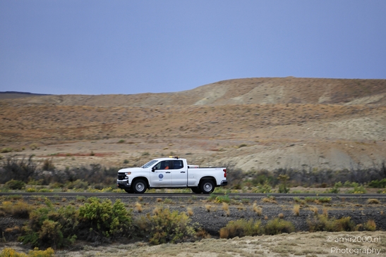 White_Truck_Driving_On_Dirt_Road_In_Utah_Transportation_Collection_USA_Highway_and_Road_Scenes_Photography_Canon_EOS_R5_Mark_II_2025_001.JPG